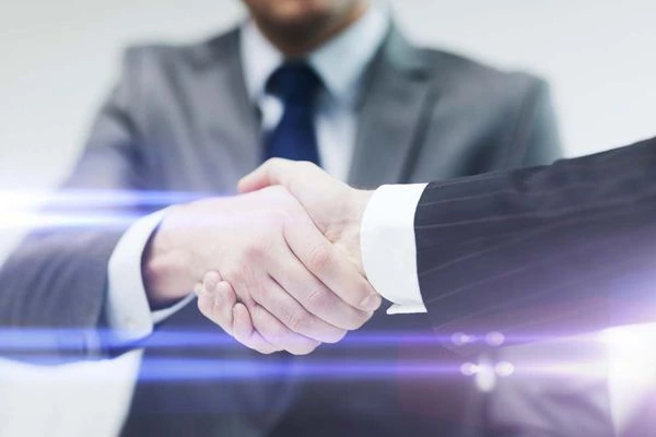 Análise do desenvolvimento de conectores para serviços pesados